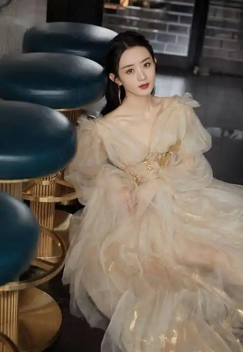 原创赵丽颖最新杂志封面花絮67橘红色67口红配眼影超显白太美了