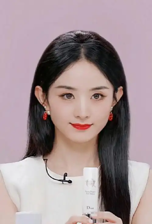 赵丽颖分手后首开出镜,戴假发套遮掩疲态,眼神中藏不住忧伤_冯绍峰