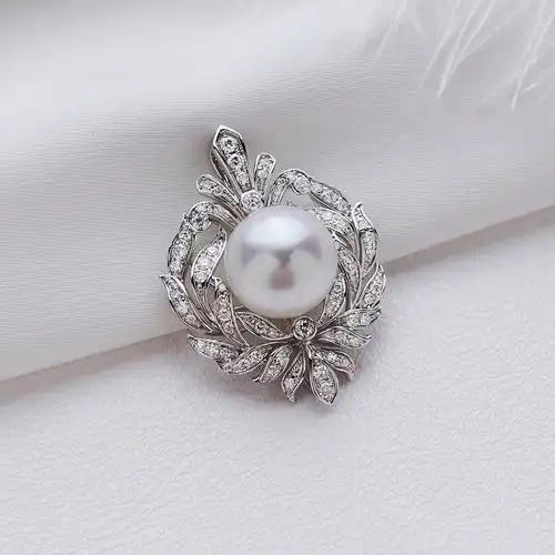 18k奢华高贵钻石金钻石吊坠绚丽珍珠海水澳白颈饰