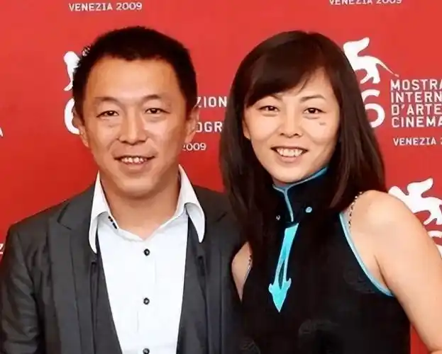 黄渤家宴排场大!