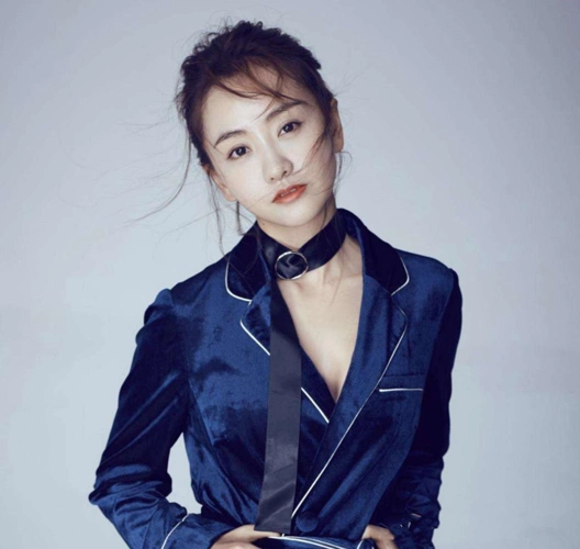 性格还是蛮好的,比较低调,只要接戏的话就会好好完成,是个很棒的演员