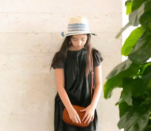 17岁黄多多太惊艳,穿着成熟,身材傲人,妥妥的新一代女神