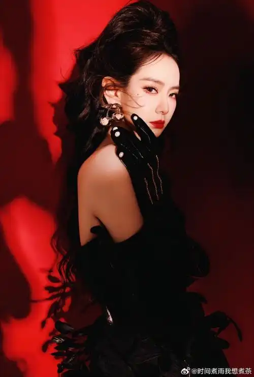 戚薇黑天鹅造型妆发解析