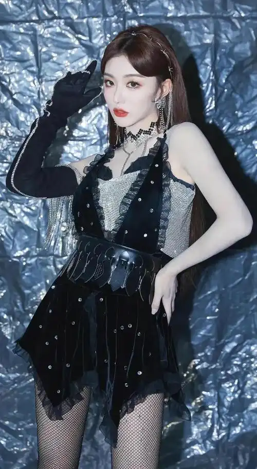 孔雪儿:绝代风华,惊艳迷人!__财经头条