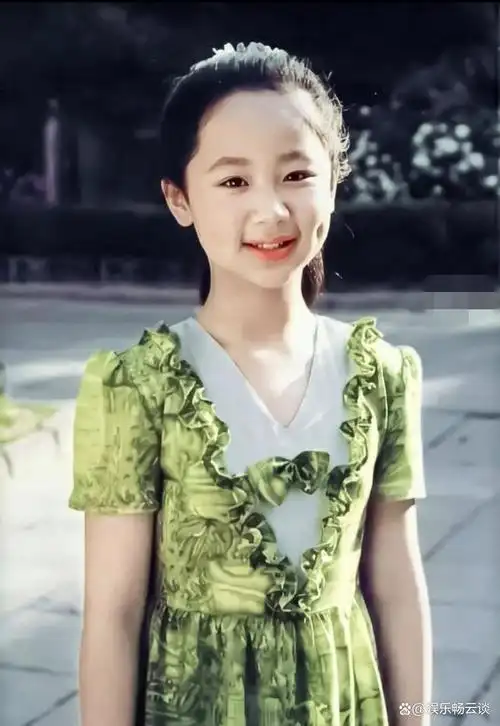 从《家有儿女》中的夏雪一角开始,她就走入了公众的视野,成为了家喻