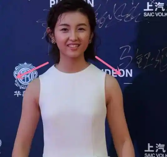 有一种"整容"叫张子枫漂亮,普通背心穿出高级感,锁骨太吸睛
