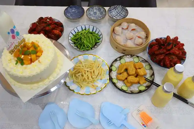 原创孩子过生日妈妈花一小时搞定一桌菜网友精致丰盛不浪费