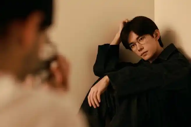 易烊千玺请把眼镜焊脸上##易烊千玺眼镜出圈神图