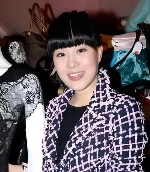 贵州富婆杨小娟嫁三婚演员吕良伟婚后生一子幸福美满