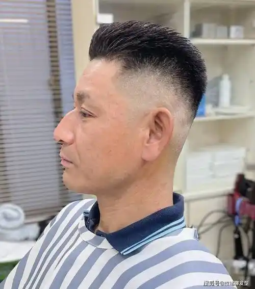 中年大叔别总剪"板寸",试试这几种"铲青"发型,干练又帅气_男士_头发