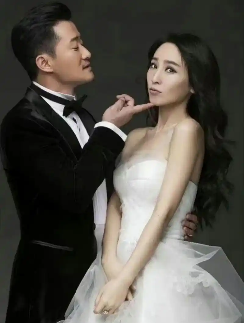 吴京老婆谢楠长发好美,广大网友喊话吴京,让谢楠把头发溜回来吧!