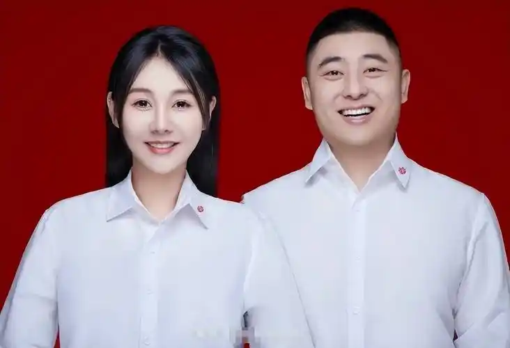 乡爱"赵四"之子领证结婚,甜晒幸福证件照,曾向王小胖求婚成功_刘程