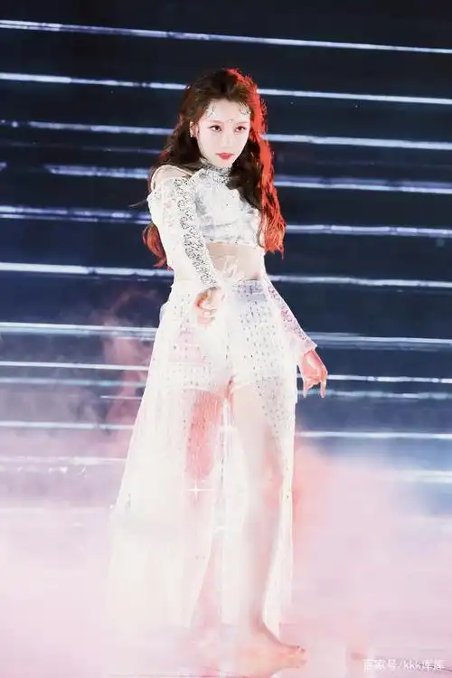 回顾一下《创造营2020》人气mm姜贞羽在第二次公演的惊艳演出吧