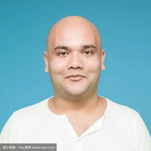 真实秃头男人的肖像