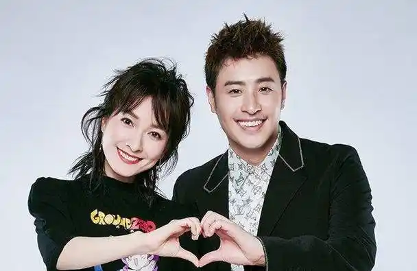 好事将近?吴昕郑凯带父母同游被偶遇,四年前就曾传出同居消息