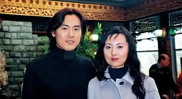 于2007年因癌症去世时,李玥也出席了她的葬礼,并向她致以最后的告别