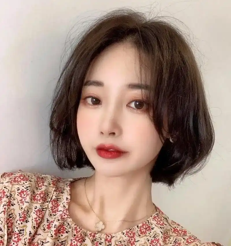 增加气质的女生中短发烫发,最减龄的温柔女人风! 整个发型侧刘 - 抖音