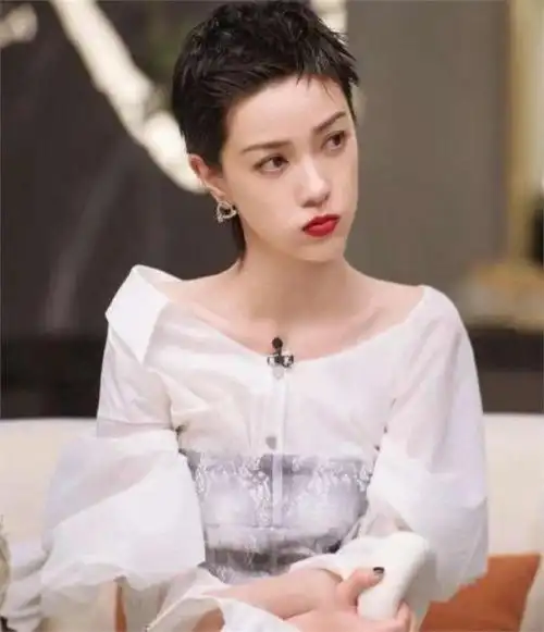 八位娱乐圈一眼万年的短发女明星,秦岚刘亦菲,个个美到窒息!