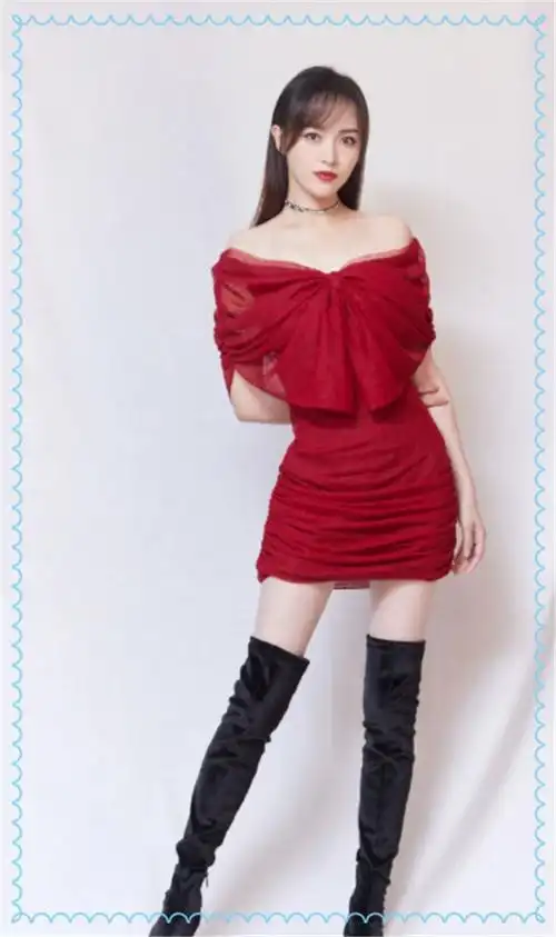 同样是一双黑色过膝长靴,唐嫣驾驭起来和关晓彤简直不相上下