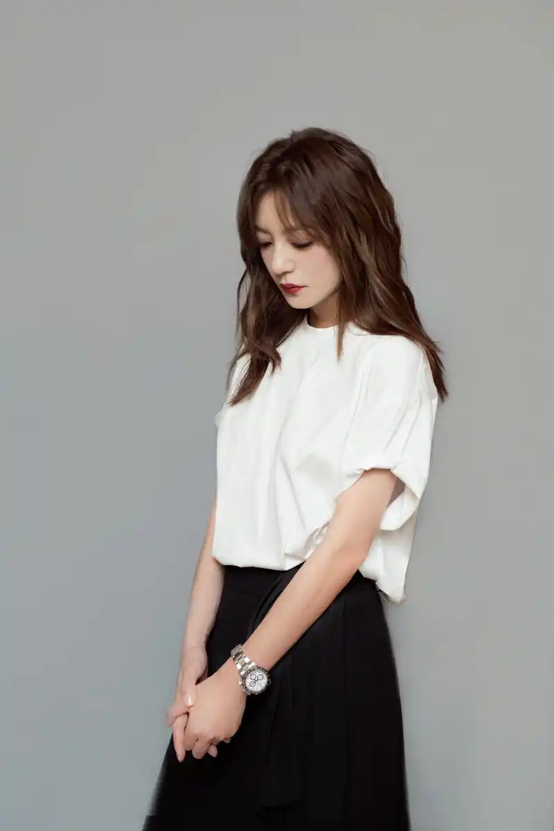 赵薇求证:她是天才,还是疯子?数学家赵薇即将上线.