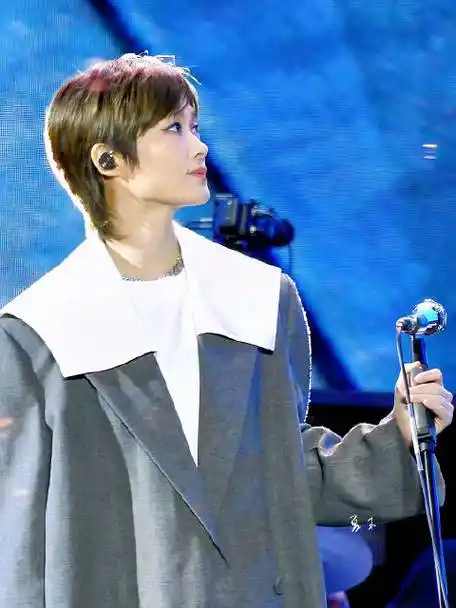 李宇春超话我就是夏末的微博视频