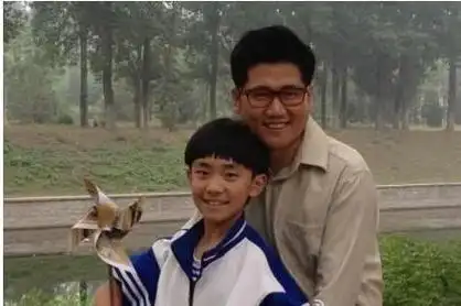 姨太爆料易烊千玺家境爸爸易上捷是做什么的公司个人资料照片曝光