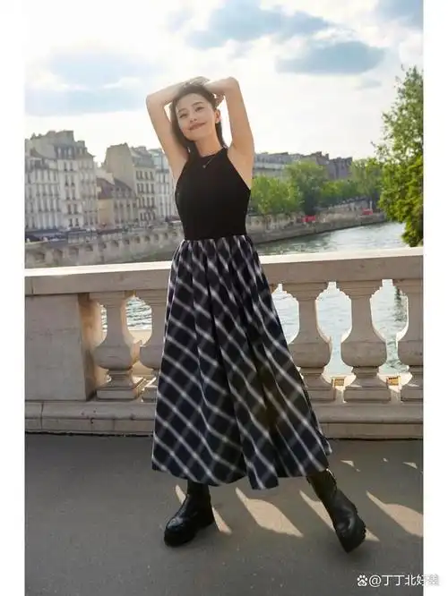 高圆圆把简约风穿火了!背心 高腰阔腿裤,高级时髦又洋气