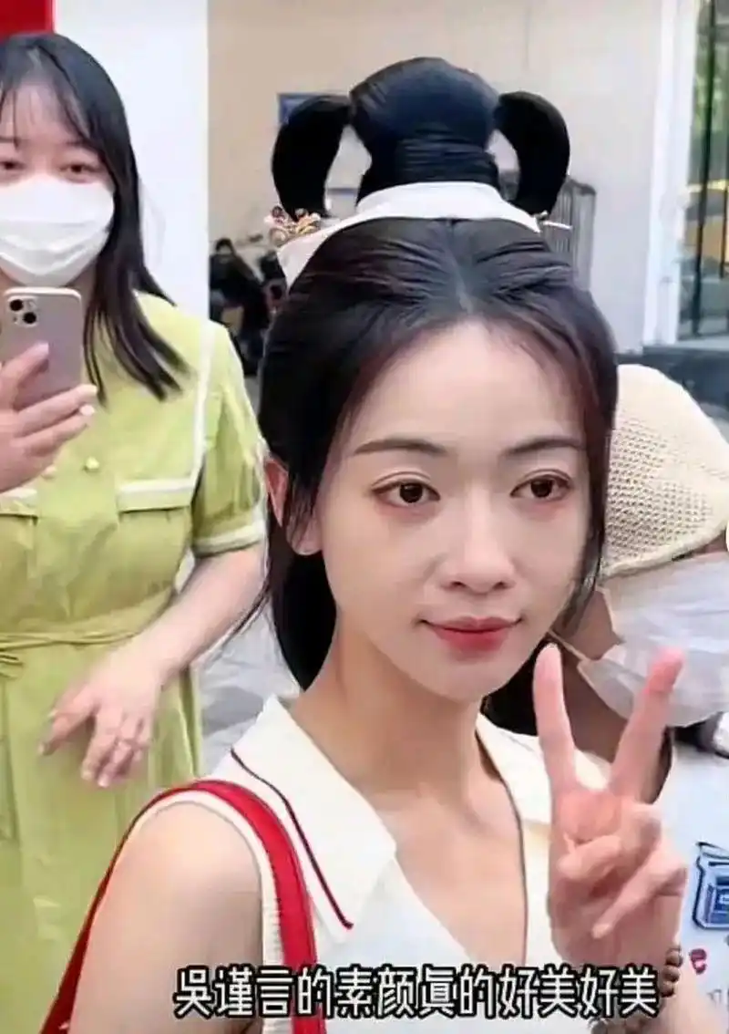 吴谨言瘦脱相了,素颜出镜脸皮下垂,"皮包骨"的体型并不美!