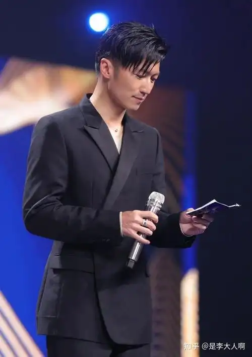 谢霆锋好像有个颜值nb证,已经得到官方认可.