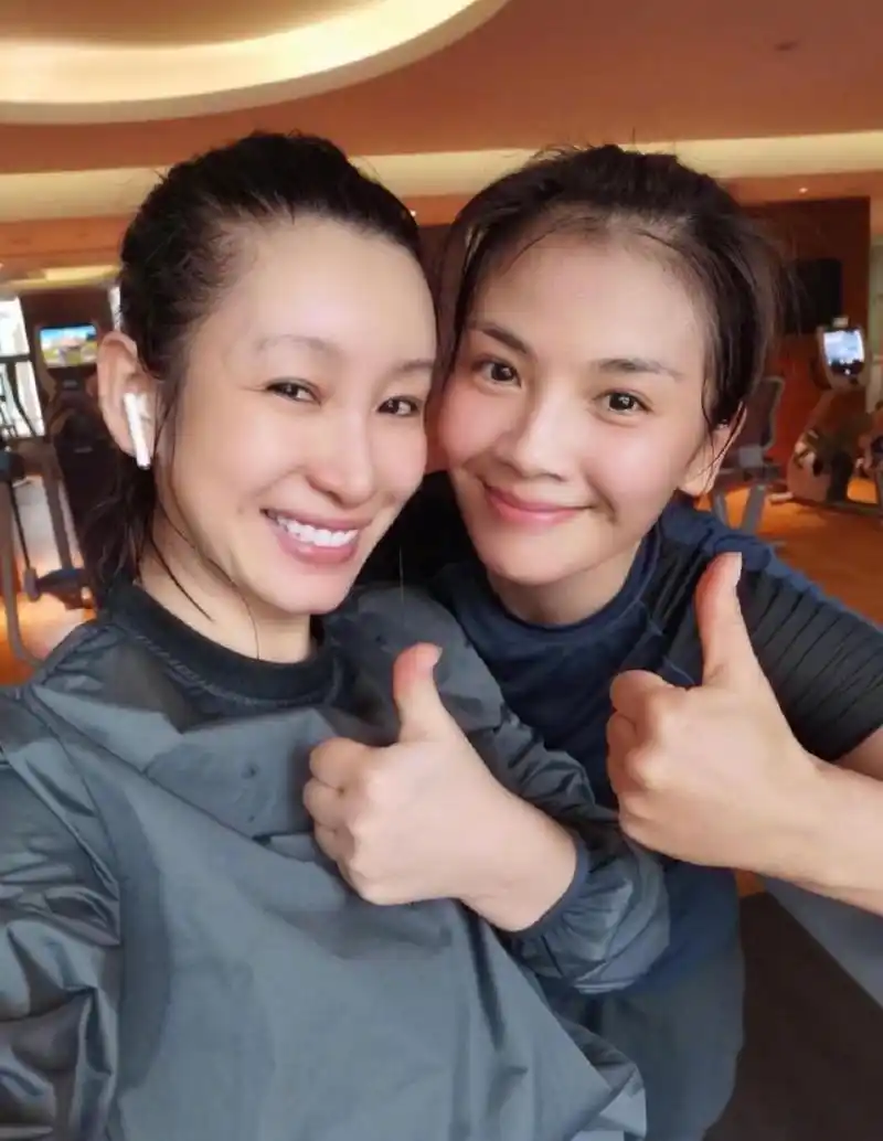 2009年,刘涛挺着大肚子哭着跟秦海璐说: 02"璐姐,我老公破产了,你能