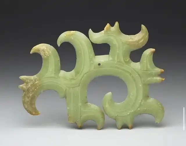 馆藏古玉红山文化云形玉佩