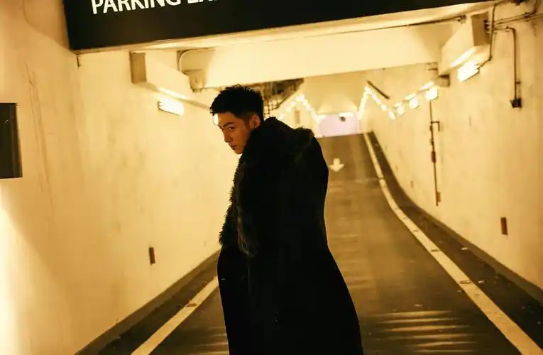 黄景瑜骑机车酷帅写真高清图片16