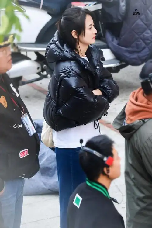 陈钰琪超话    240122  待机    大手小手 揣 兜 兜 980499