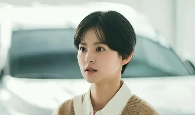 天气实在太热了,头发才刚留到肩膀就觉得厚重,又燃起了剪短发的欲望