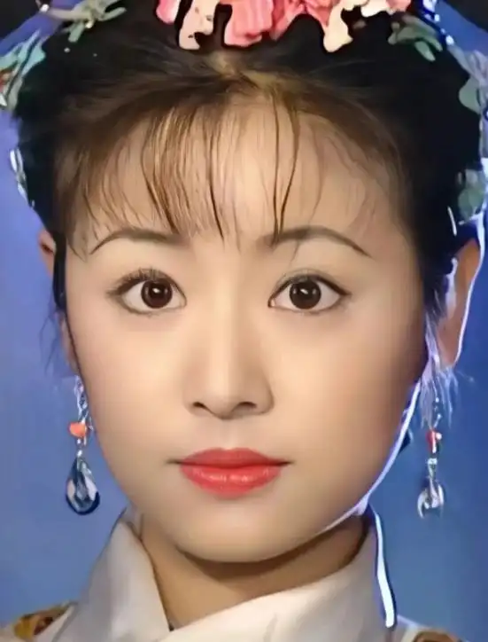 林心如近况曝光引争议,肚子隆起疑似怀孕,47岁素颜像路边大妈