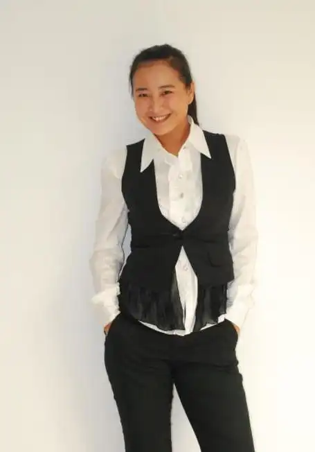 贾玲瘦身成功惊现尖下巴网友秒变女神果然胖子都是潜力股