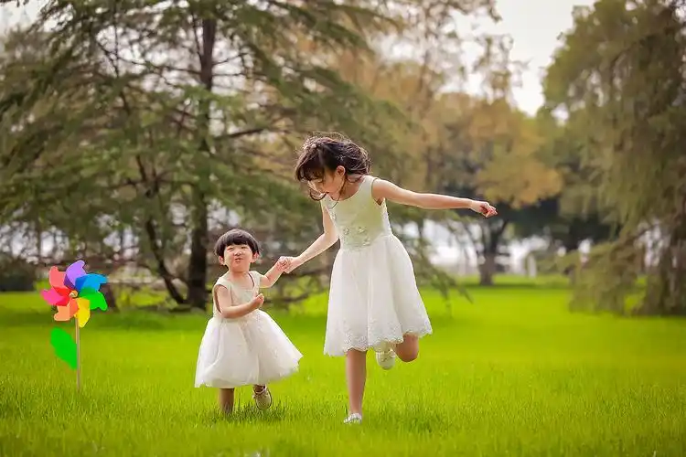 影子9hfd的儿童摄影作品《两姐妹》