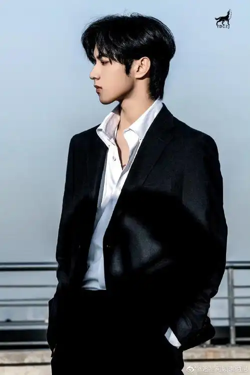 刘耀文海边侧颜