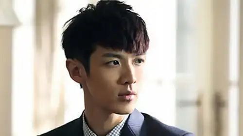 柯震东复出现场狂哭,脸肿气质油腻认不出