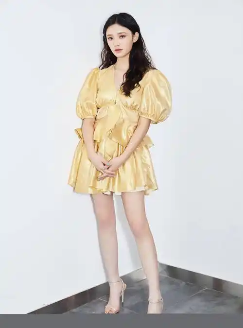 林允宅家做美食,甜美小花美貌在线,拜倒在星女郎的裙摆之下!