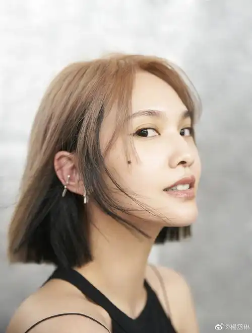 杨丞琳晒短发照 李荣浩甜赞:天下第一美人
