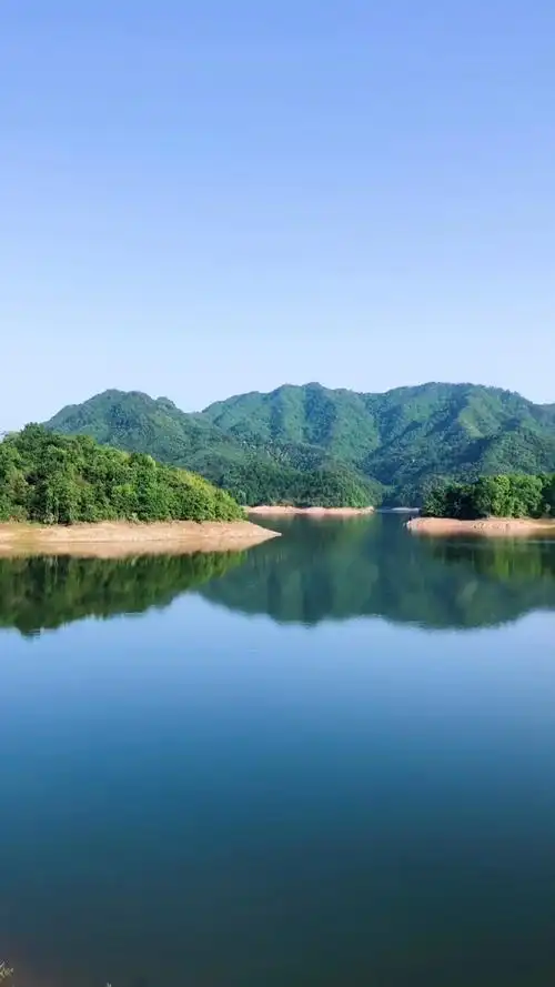 阳光明媚下的通济湖#山水景色美如画