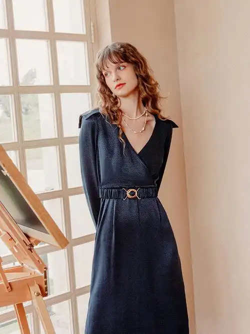 春款上新藏青色立体褶皱连衣裙