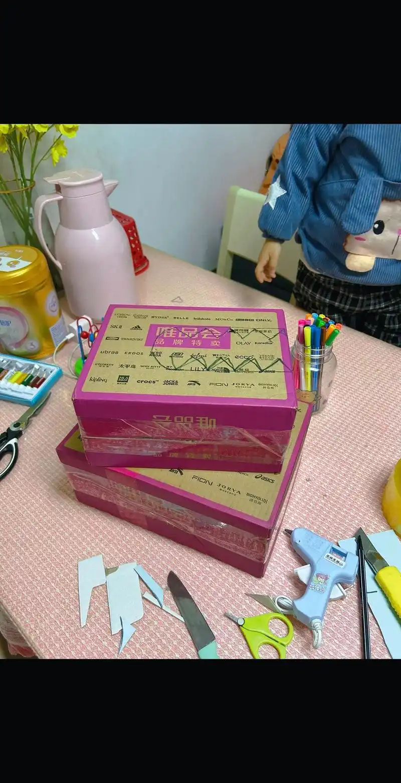 纸箱改造 幼儿园手工制作——纸箱龙头94 #幼儿园亲子手工 - 抖音