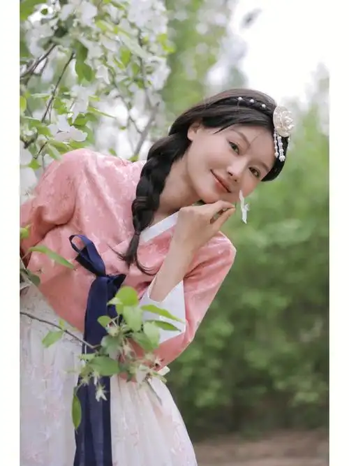 朝鲜族灵动少女