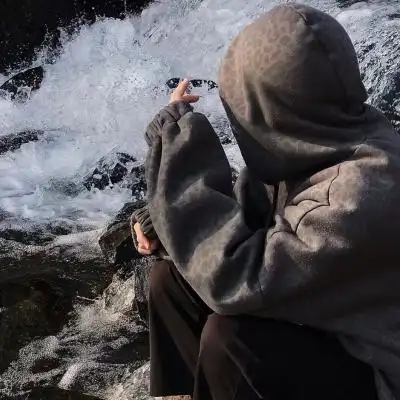 小清新文艺范男生头像冷酷帅气让女生不能自拔的图片