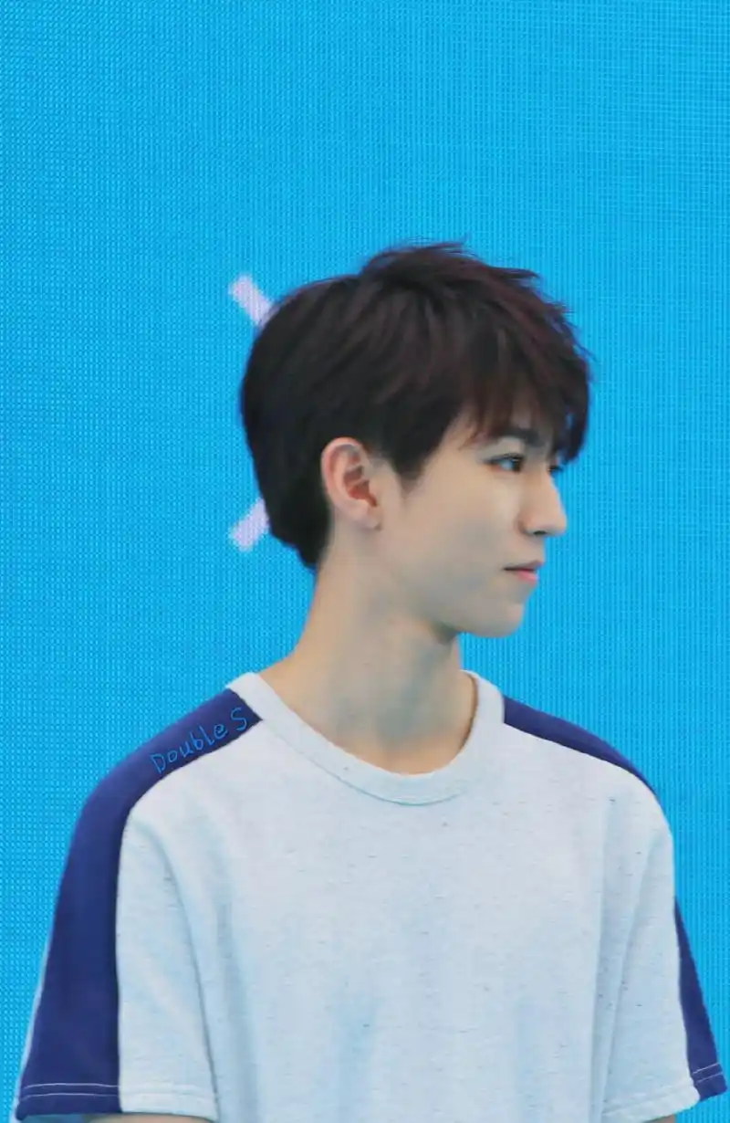 王俊凯超a侧颜绝杀,沁人心脾宁静美好