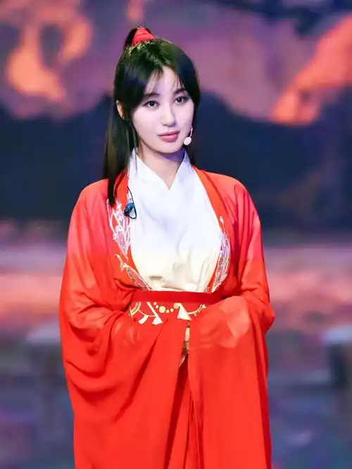 美艳李菲儿,深情演绎《木兰情》,柔情似水惊艳全场!