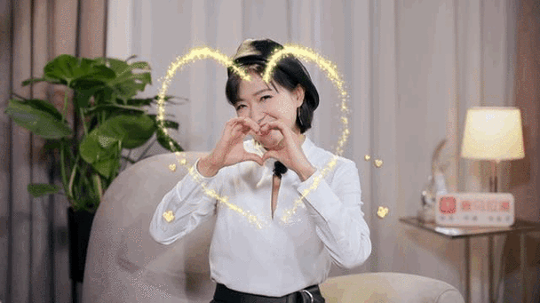 【《声临其境》万茜表情包】她是灵动活泼的演员,是窈窕端庄的淑女.