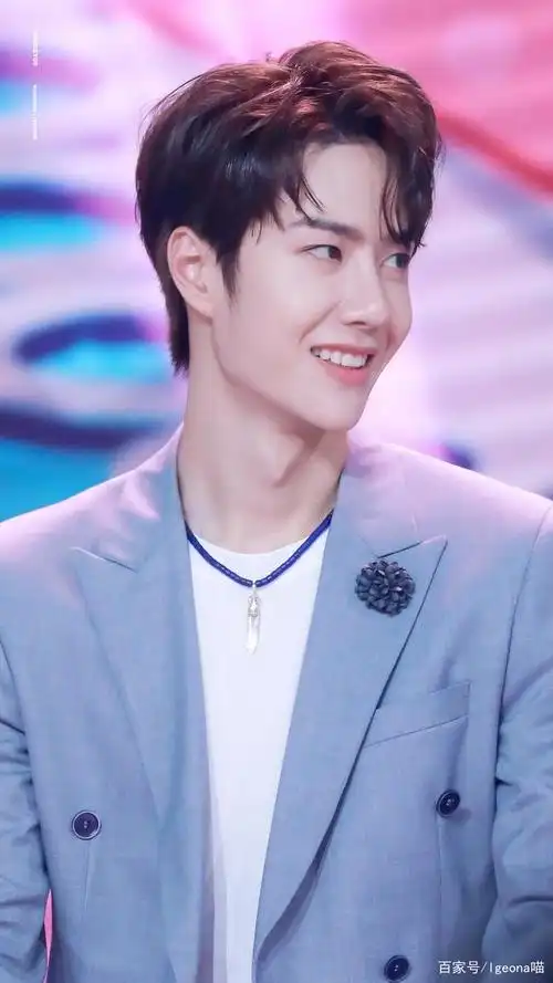 王一博:牙齿天生就是代言,露牙括弧笑,康康本尊～白吗!甜吗